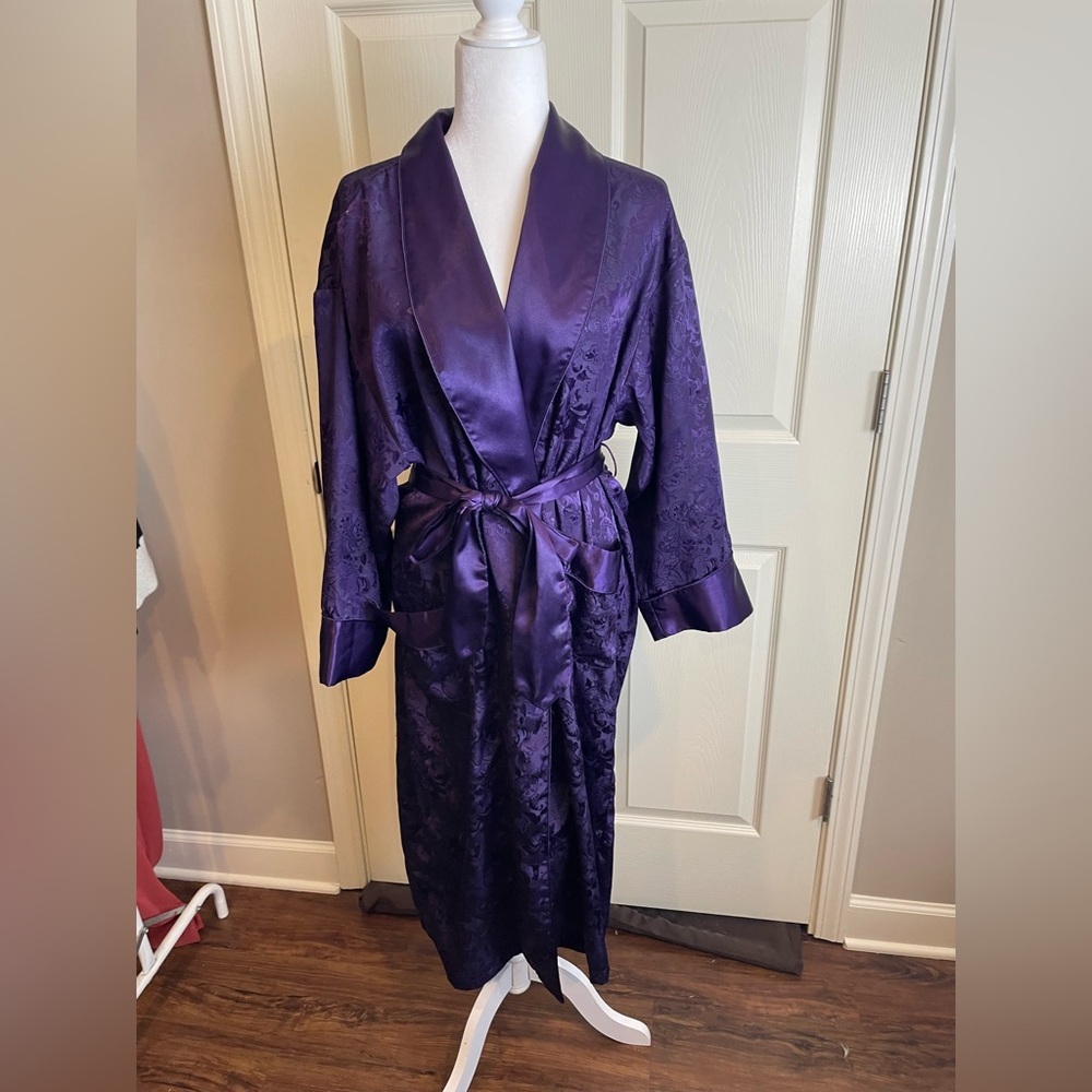 Vintage Victorias Secret  Purple Women's Satin Robe small